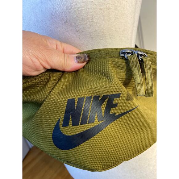 Nike Heritage hip pack/crossbody - Picture 2 of 12
